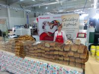 Pieczenie tradycyjnego chleba podczas SLOW LIFE w Targach Kielce