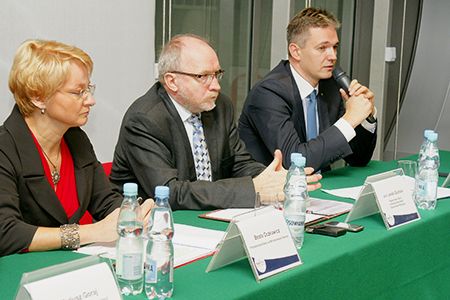 W spotkaniu wzieli udział m.in. Beata Oczkowicz - Podsekretarz Stanu w Ministerstwie Obrony, prof. Jacek Guliński - Podekretarz Stanu w Ministerstwie Nauki i Szkolnictwa Wyższego, Adam Jarubas - Marszałek Województwa Świętokrzyskiego