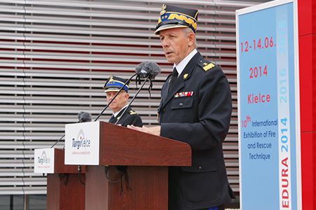 In his opening address Brigader General Wieslaw Leśniakiewicz highlighted the fact that the State Fire Service find the exhibition important