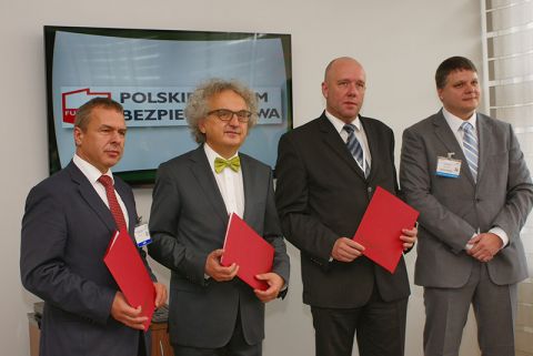 Na zdjęciu (od lewej) Krzysztof Paturej, prezes ICCS, dr Andrzej Mochoń, prezes zarządu Targi Kielce. Krzysztof Kubiak, prezes Fundacji Polskie Forum Bezpieczeństwa oraz Tomasz Szulca, wiceprezes Fundacji