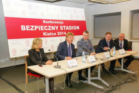 Udział w konferencji prasowej wzięli Zbigniew Boniek - Prezes PZPN, Marek Działoszyński - Komendant Główny Policji, Bożena Staniak - Wiceprezes Zarządu Targów Kielce oraz Janusz Basałaj - Dyrektor Departamentu Komunikacji i Mediów PZPN