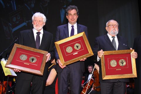 Laureaci tegorocznego medalu Per Artem ad Deum, od lewej Wincenty Kućma, Volker Resing (wydawnictwo Herder), Krzysztof Penderecki