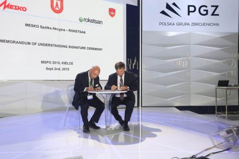  Mesko signed a cooperation agreement with Rokestan - from left Ergüder Toptas,   Vice President Roketsan and Waldemar Skowron, President of Board at Mesko 