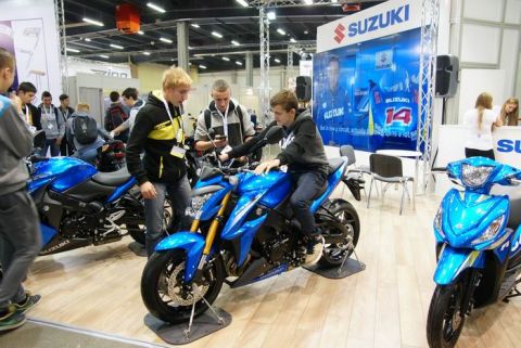 The latest Suzuki and a group of fans 