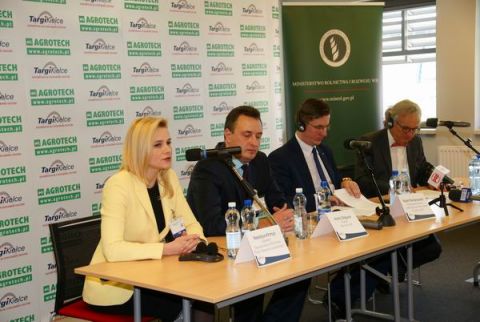 Podczas konferencji prasowej informowano o nowym wydarzeniu organizowanym przez Targi Kielce - EuroAgro we Lwowie