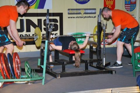 Joanna Białek of "Tęcza-Społem" at the classic flat-bench press Polish Cup at the FIT WEEKEND,  April 2015