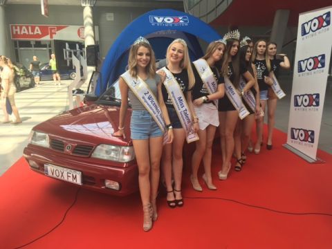 2016's Miss - Świętokrzyskie Beauty Contest Finalists at the Dub IT  Dub IT!   Tuning Festival made their presence at the media patron's expo stand - Radio VOX FM 