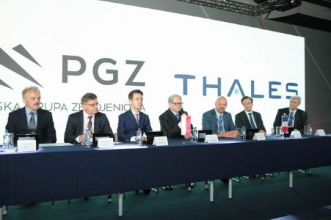 PGZ podpisał w Targach Kielce podczas Międzynarodowego Salonu Przemysłu Obronnego list o współpracy z francuskim koncernem Thales