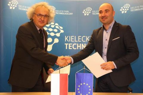 The cooperation agreement was signed by (from left) Andrzej Mochoń PhD - TK CEO and Szymon Mazurkiewicz - KPT Director 