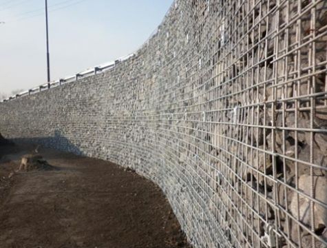 Retaining walls which utilise geosynthetic-materials reinforced soil technology offer a wide  range of face-elements.  Investors and developers can  choose from an extensive variety of available technologies.