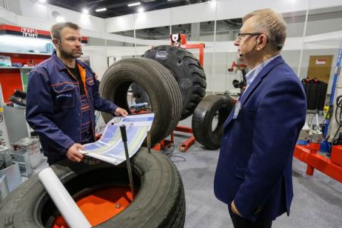 Stoisko Przeglądu Oponiarskiego znajduje się w hali C-6