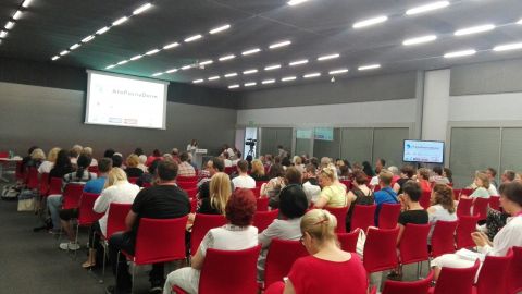 Konferencja AtoPsoriaDerm w Centrum Kongresowym Targów Kielce rozpoczęła się z udziałem ekspertów dermatologii i wielu pacjentów 