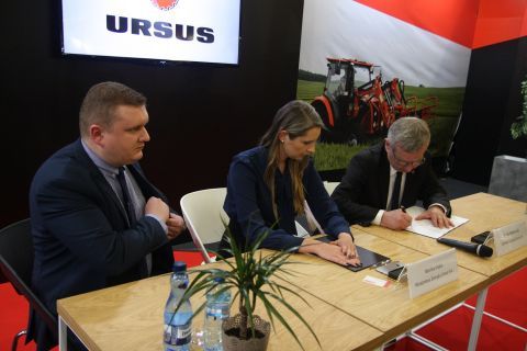 The AGROTECH - the stage for URSUS and MESKO-ROL to sign the agreement