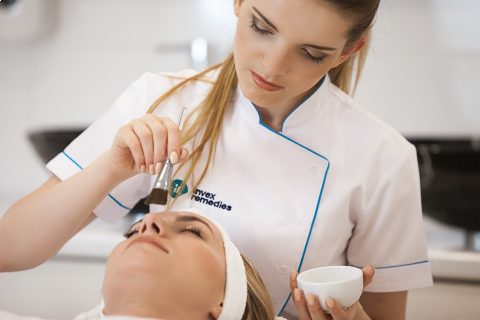  Oprócz warsztatów firma INVEX podczas HEALTH & BEAUTY w Targach Kielce zaprezentuje swoje linie kosmetyków do codziennej pielęgnacji jak również zabiegi i preparaty przeznaczone dla gabinetów kosmetycznych. 