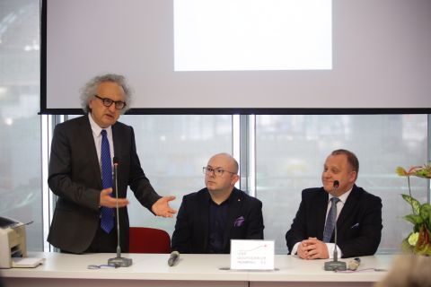 In the picture from left – Andrzej Mochoń, President of the Board of Targi Kielce, Wiktor Krasa, Deputy Dean of the Faculty of Economics at the WSEPiNM and Janusz Wójcik, President of the SIT