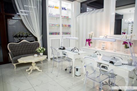 In the Świętokrzyskie Province,  Marcela Studio Nails operates the 3 training and distribution points and a parlour 