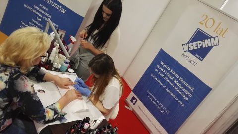 MAKE-UP AND EYELASH STYLING - TARGI KIELCE WELCOMES TO USE THE ADMISSION-FREE SERVICES