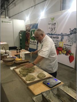 Czesław Meus from the Polish Ecology Association joins the three days' Eco-Style Expo   in order to make delicious breads on the spot at Targi Kielce