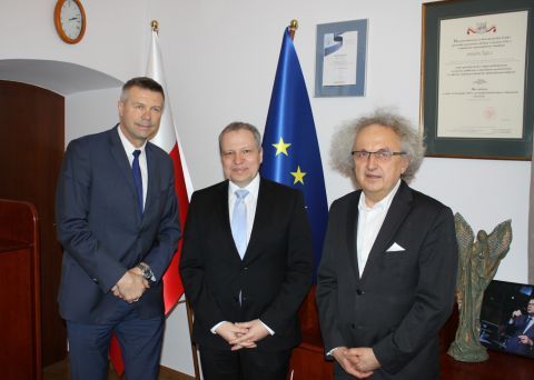 A visit to the Kielce City Hall. From the left: Kielce Mayor Bogdan Wenta,  German Consul General in Krakow Dr. Michael Groß, Honorary Consul of the Federal Republic of Germany, Andrzej Mochoń PhD