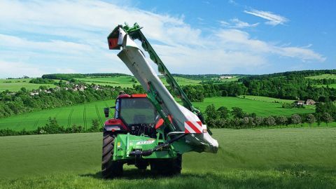 XT 390 is SaMASZ first such a large central suspension mower