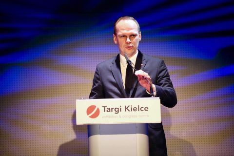 Rafał Weber, Sekretarz Stanu w Ministerstwie Infrastruktury uroczyście otworzył targi AUTOSTRADA-POLSKA 2019 w Targach Kielce. Targi potrwają do 16 maja. 