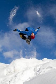 For Liekka-Jaska snow is also a part of parkour. Photo: Eero Kauppinen