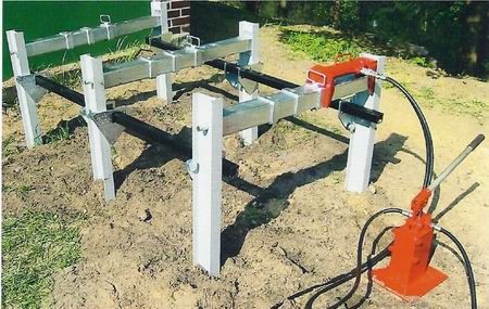 Light shuttering form set for linear trenches – for the first time at the fairs