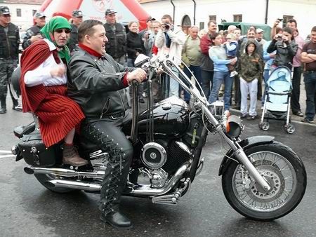 W ubiegłym roku przejażdżce na Harleyu nie mogła oprzeć się nawet świętokrzyska Pigwa