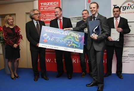 The award winners and the Omniplast 2013 title holder – Michał Łukawski of the Telko-Poland (holding a cheque)