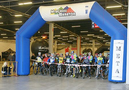 Start line of the MTB CROSS MARATONU in Targi Kielce