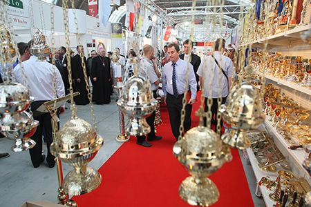 Every year the SACROEXPO trade fair brings together a few hundreds companies from all over the world